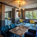 Falls & Hotel 4*
