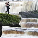 Hotell Falls & 4*
