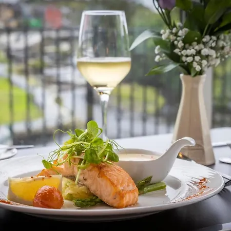 酒店 瀑布酒店及水疗中心 4*