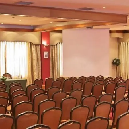 瀑布酒店及水疗中心 4*