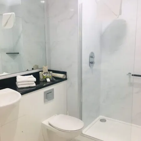 Falls & Hotel 4*