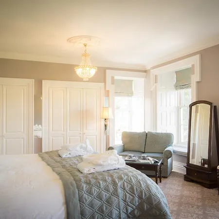 瀑布酒店及水疗中心 4*