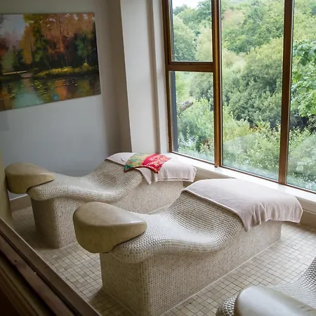 瀑布酒店及水疗中心 4*