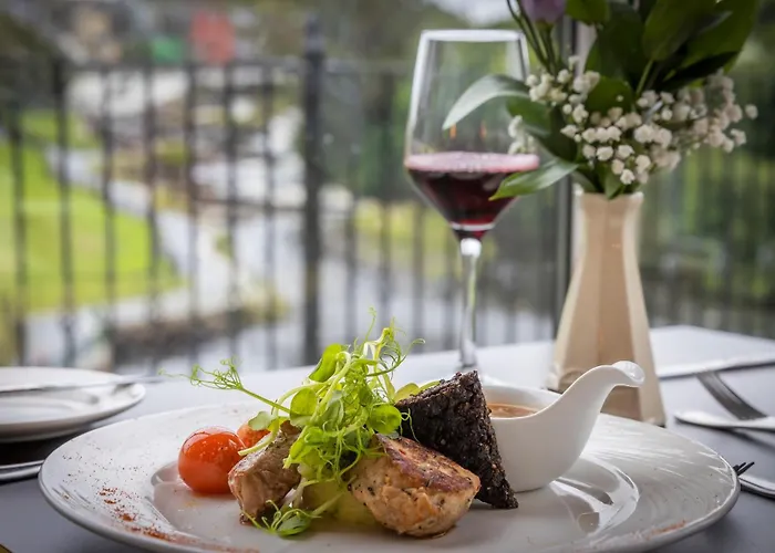 Falls & Отель 4*