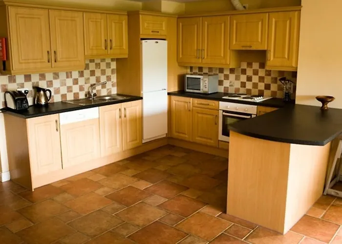 Отель Falls & 4*